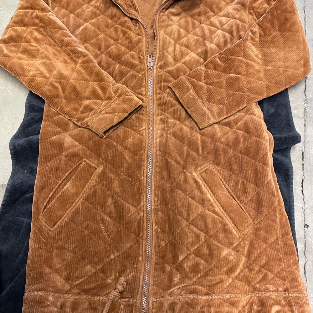 Jones of New York velvet coat camelL size petite.